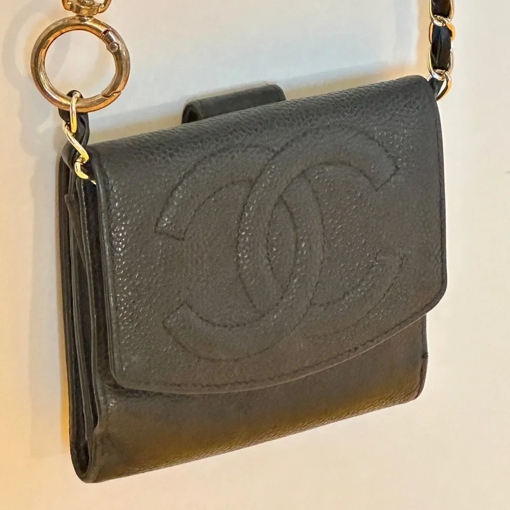Chanel Black Wallet The Caviar Skin 4x4 Compact bifold wallet in good condition. - Picture 2 of 13